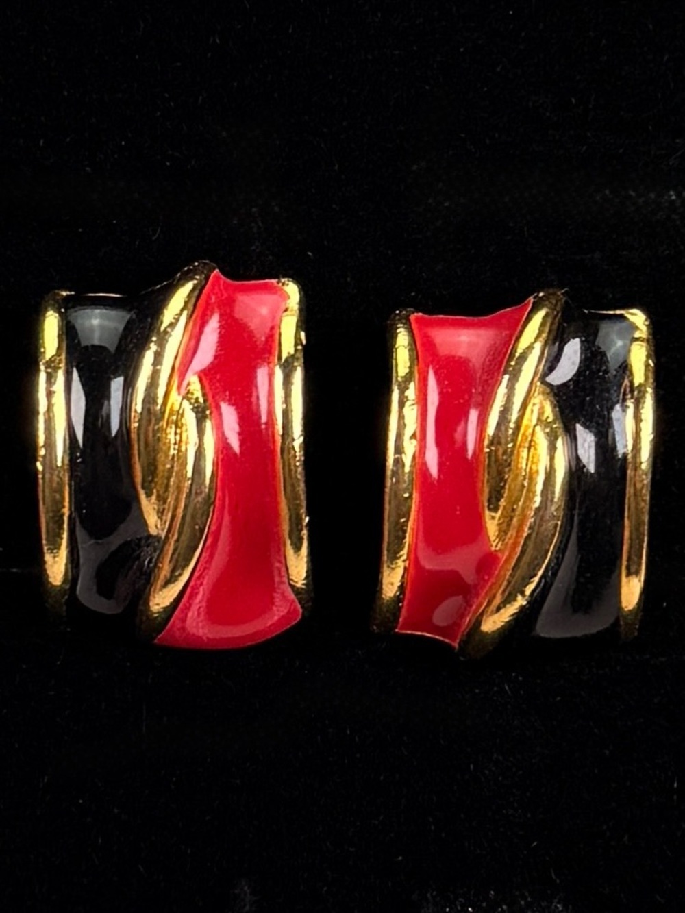 Vintage Goldtone Red Black Weighted Clip On Earrings